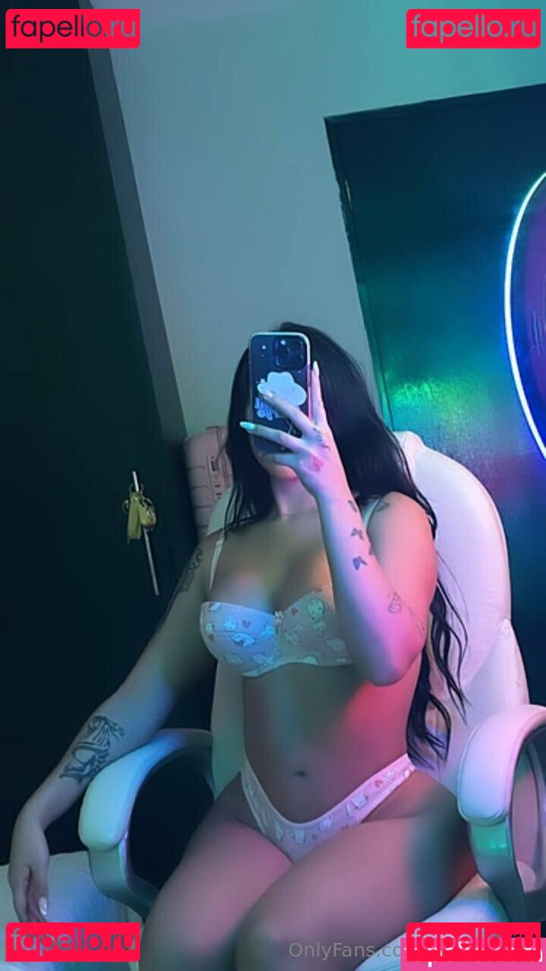 alinacollins / its.alinacollins Onlyfans Photo Gallery 