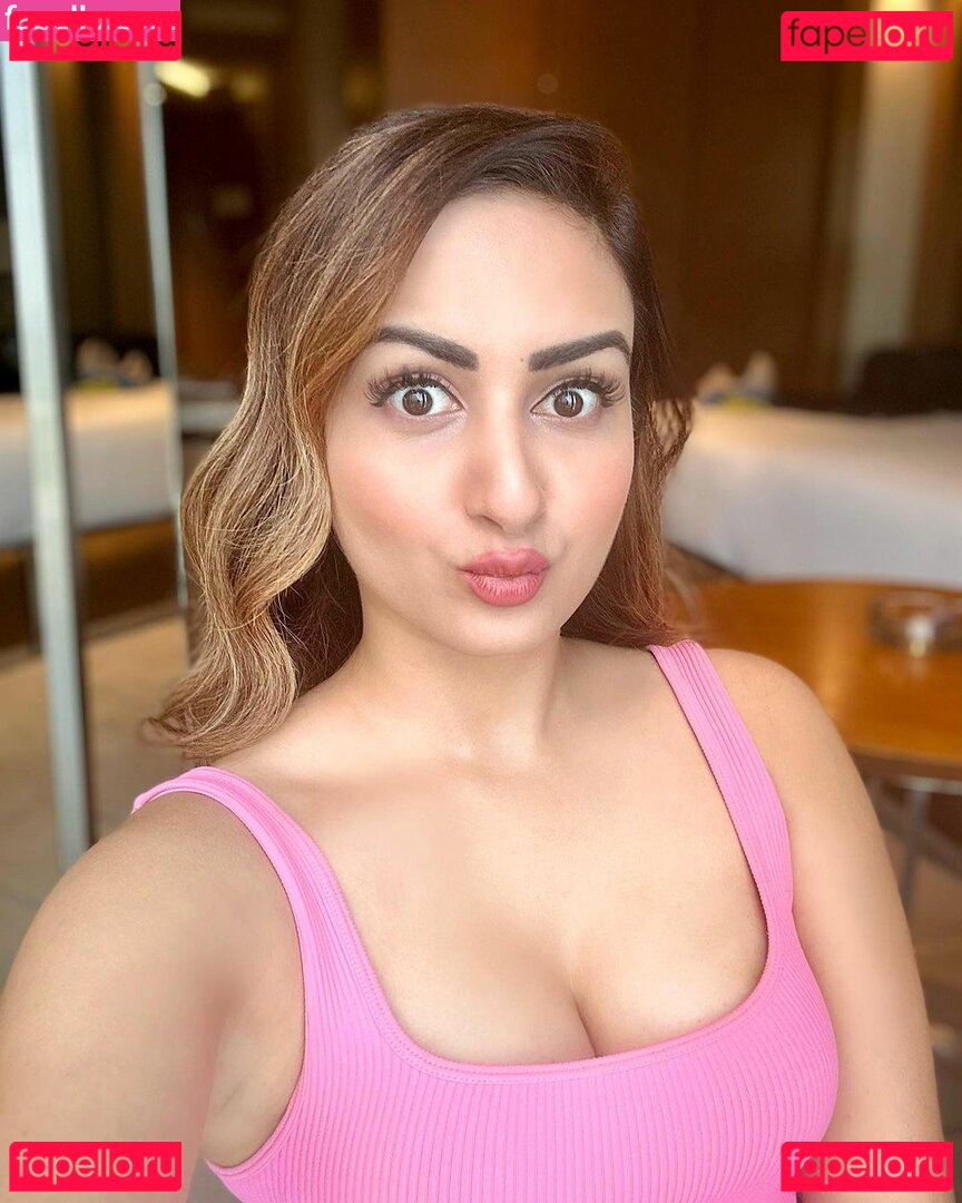 Zaara Yesmin / zaarayesmin / zaraxyazmin Onlyfans Photo Gallery 