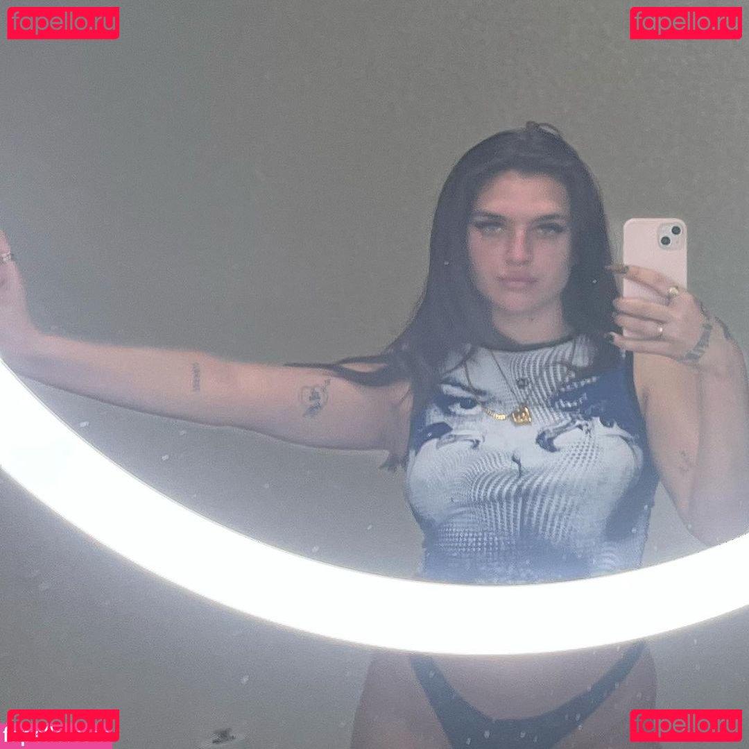 Mae Muller / maemuller Onlyfans Photo Gallery 