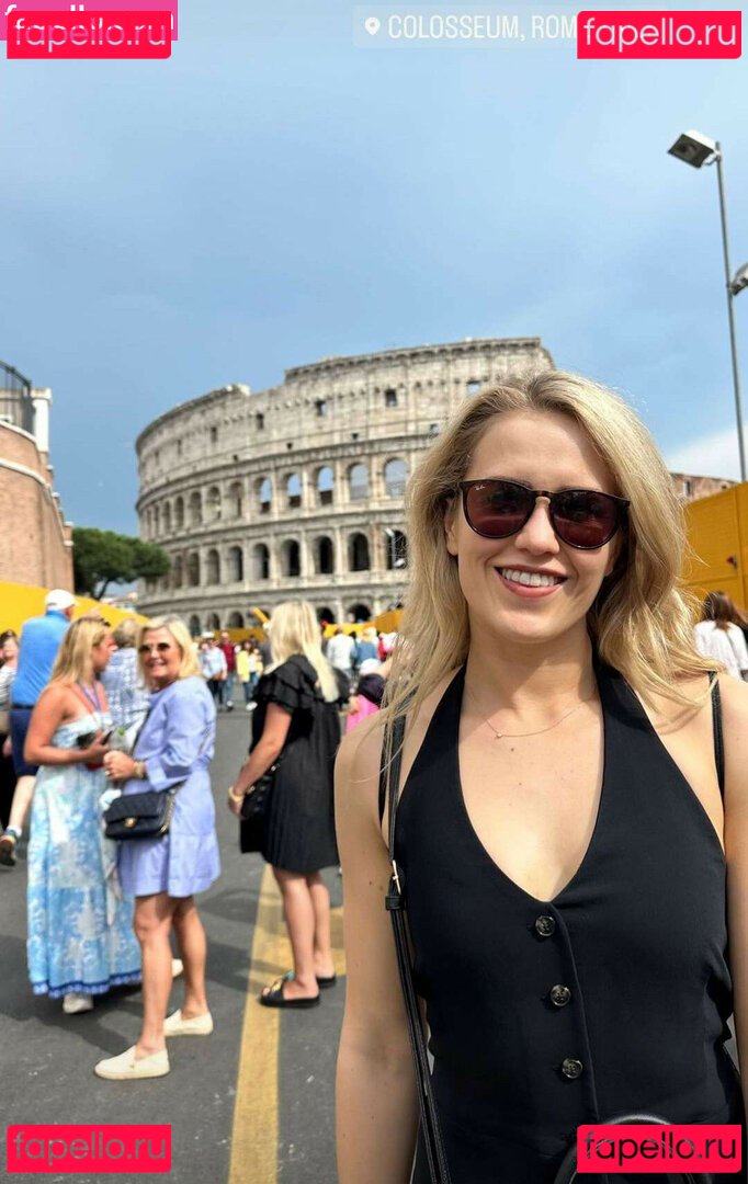 FootDocDana-  Dr. Dana Brems / footdocdana Onlyfans Photo Gallery 