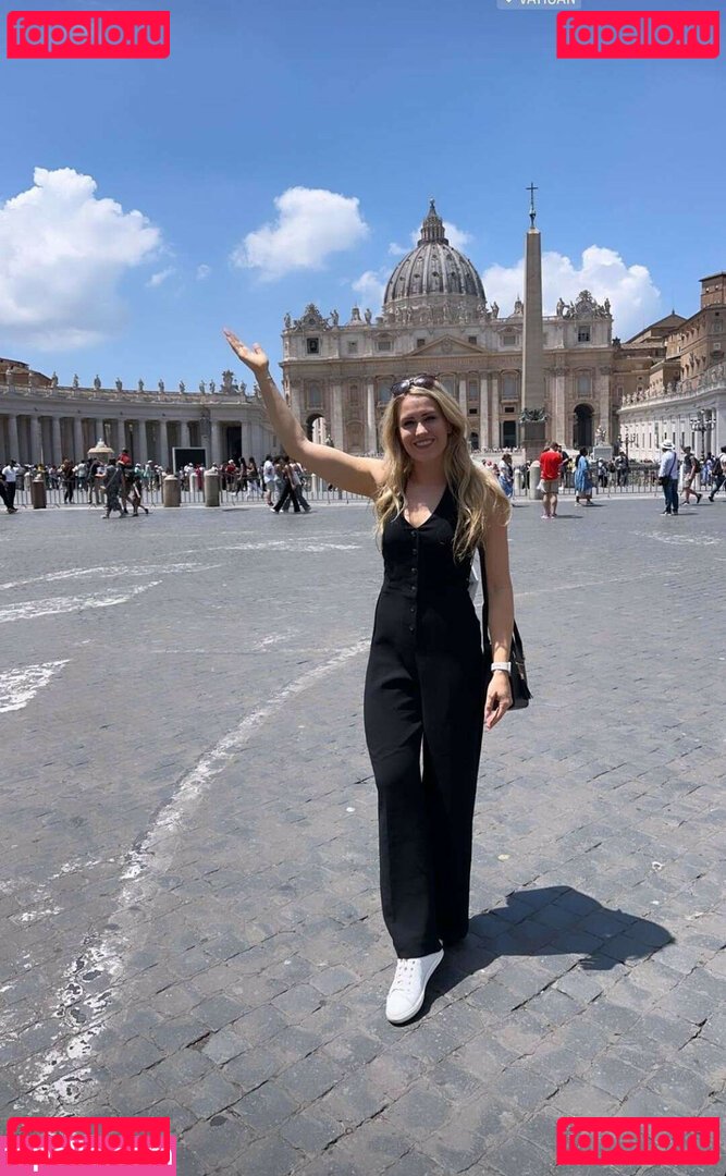 FootDocDana-  Dr. Dana Brems / footdocdana Onlyfans Photo Gallery 