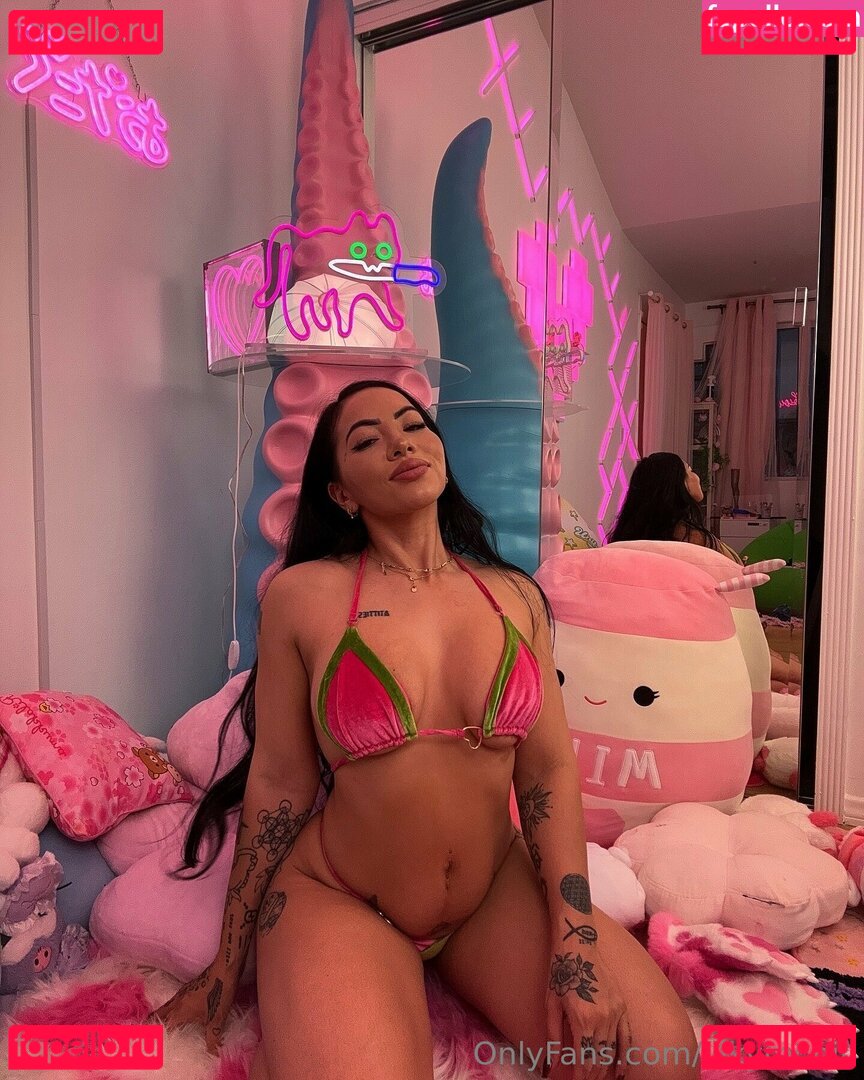 danellemfishback / lilkymchiii Onlyfans Photo Gallery 