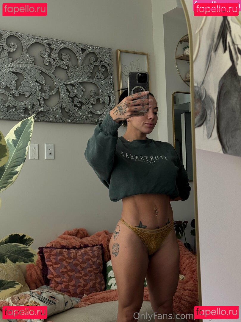 danellemfishback / lilkymchiii Onlyfans Photo Gallery 