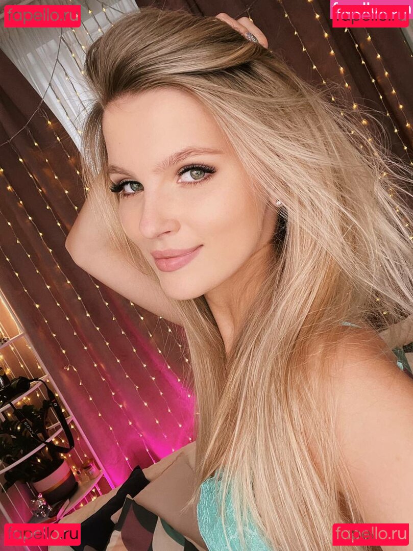 Ellie Moore / EllieLe13371615 / elliemoore_official / ellmari.e Onlyfans Photo Gallery 