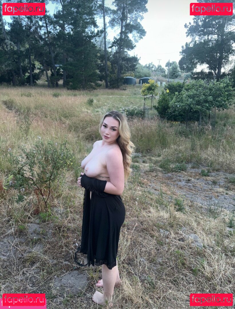 exclusivelyxela / xelavox Onlyfans Photo Gallery 