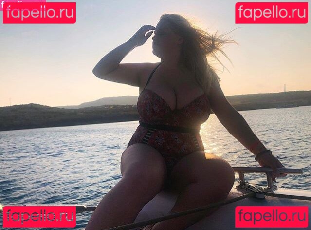 Julia Chegodar / hellojuliarose / julia_cheg Onlyfans Photo Gallery 