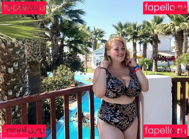 Julia Chegodar / hellojuliarose / julia_cheg Onlyfans Photo Gallery 