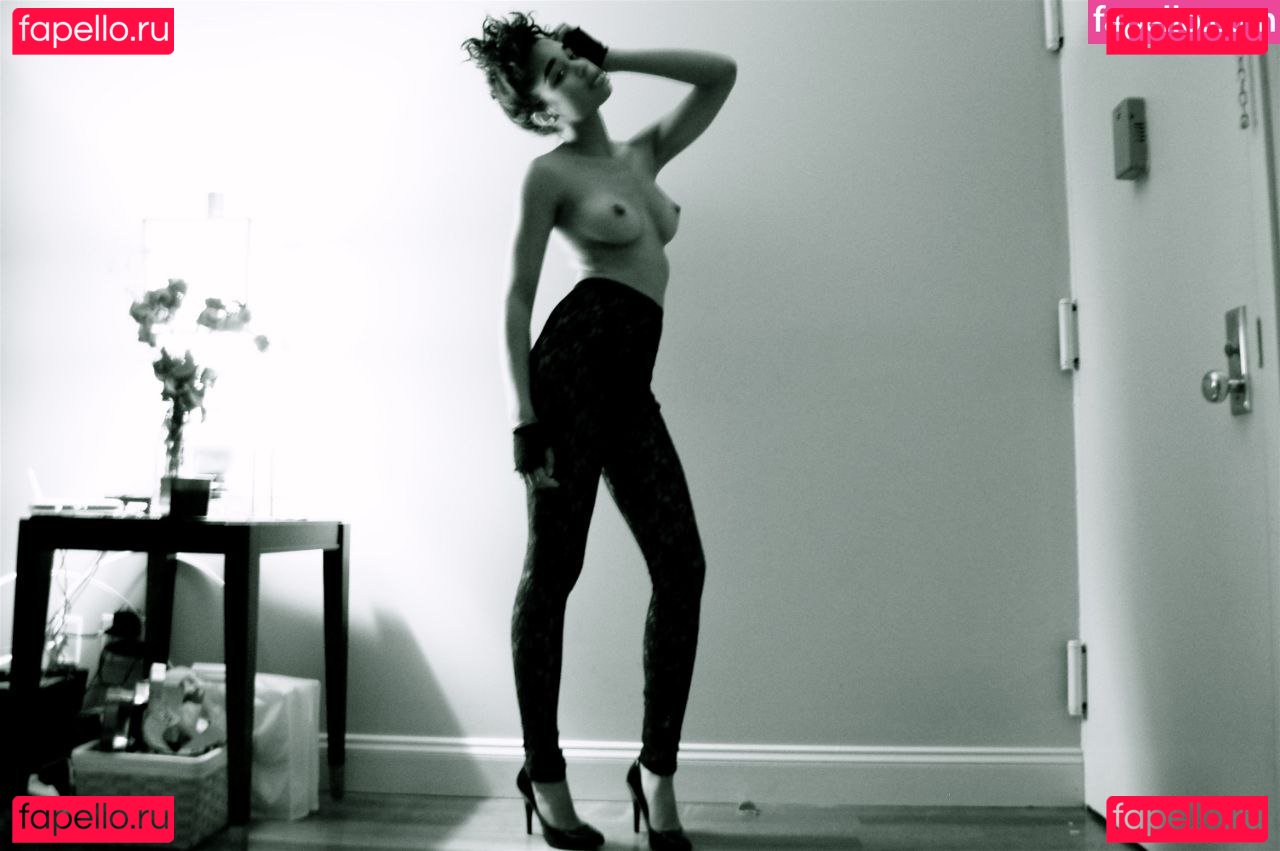 Laura Harrier / LauraHarrier Onlyfans Photo Gallery 