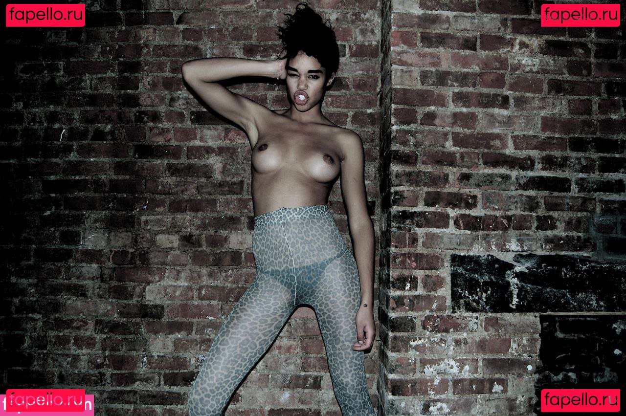 Laura Harrier / LauraHarrier Onlyfans Photo Gallery 