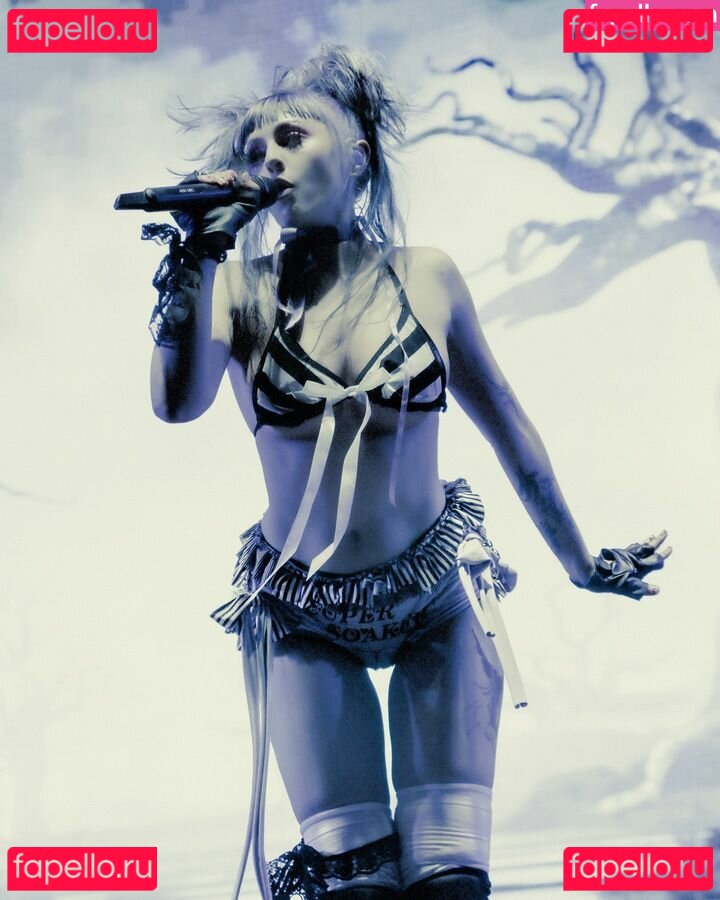 Ashnikko / https: Onlyfans Photo Gallery 