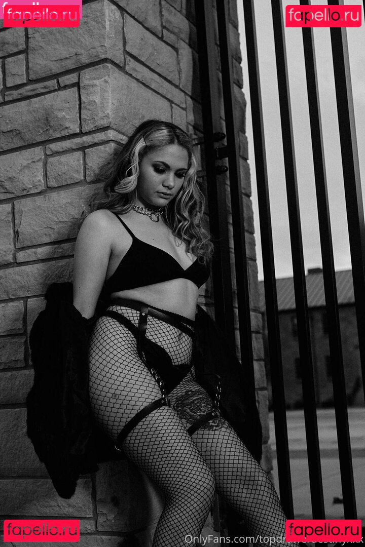 atouchofcrystal Onlyfans Photo Gallery 