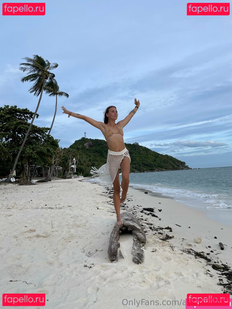 alexis_yoga / alexisyoga Onlyfans Photo Gallery 