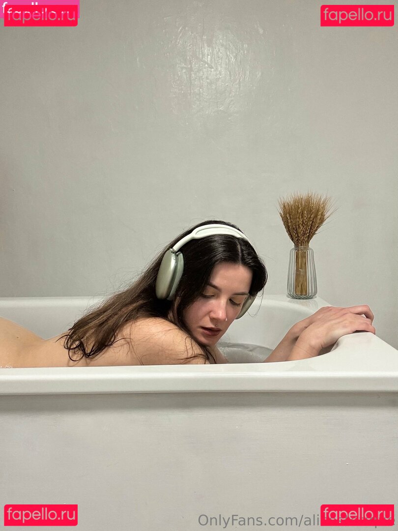 aliceburmiston / alicee_pearl Onlyfans Photo Gallery 