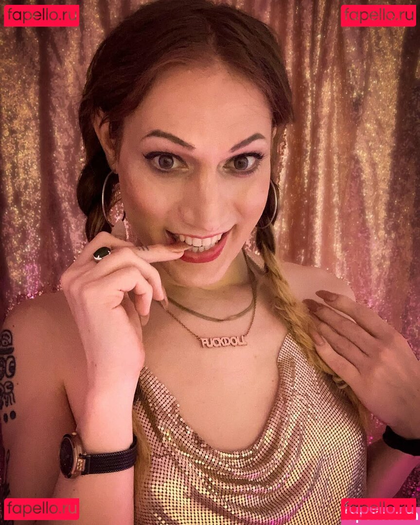 Zina Sofia / https: / thezinasofia Onlyfans Photo Gallery 