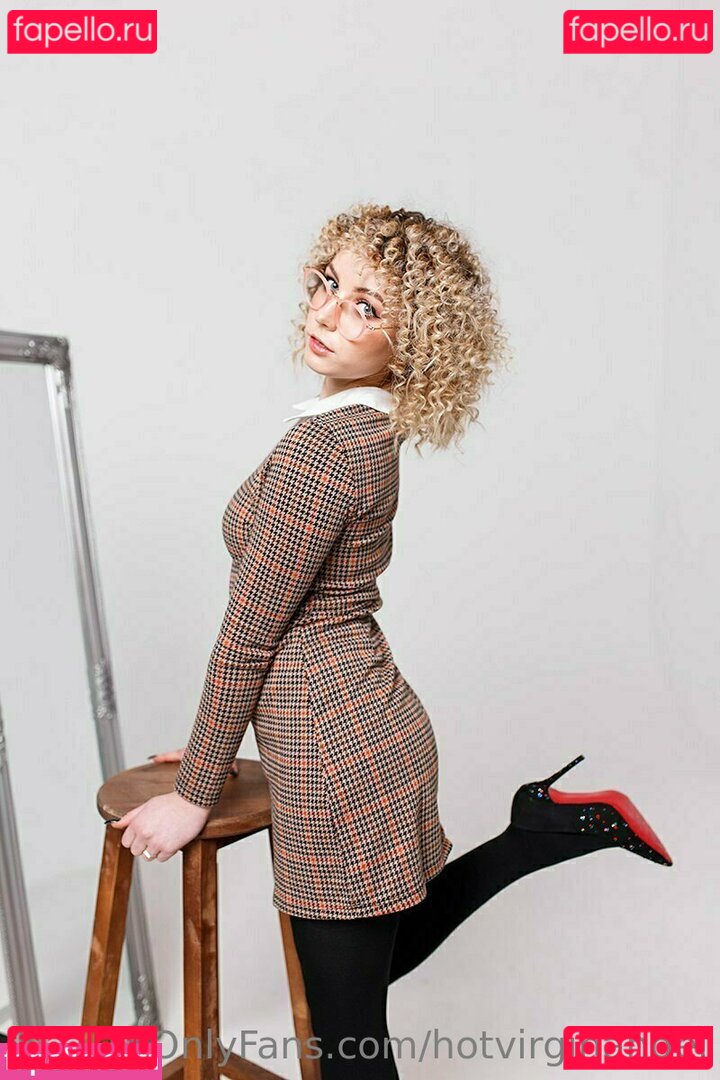 _kiraxo_ / kira_vixen Onlyfans Photo Gallery 