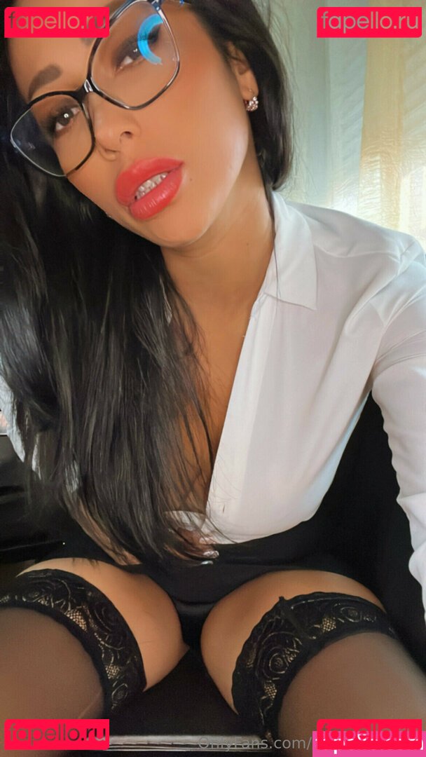 Adriana Meran / Adrianameran / https: / theadrianameran Onlyfans Photo Gallery 