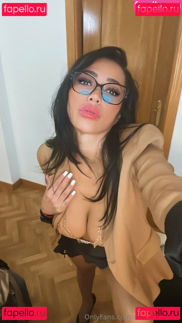 Adriana Meran / Adrianameran / https: / theadrianameran Onlyfans Photo Gallery 