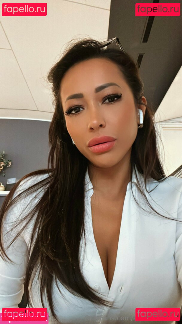 Adriana Meran / Adrianameran / https: / theadrianameran Onlyfans Photo Gallery 