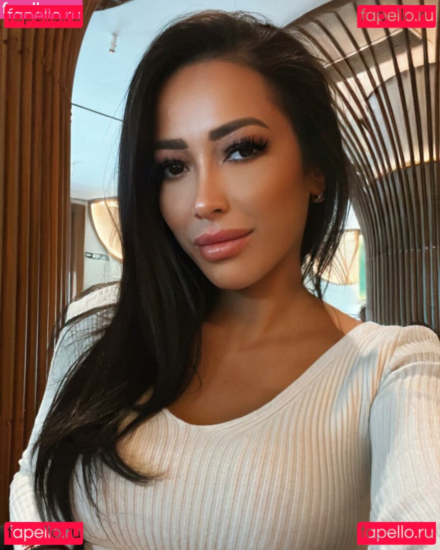 Adriana Meran / Adrianameran / https: / theadrianameran Onlyfans Photo Gallery 