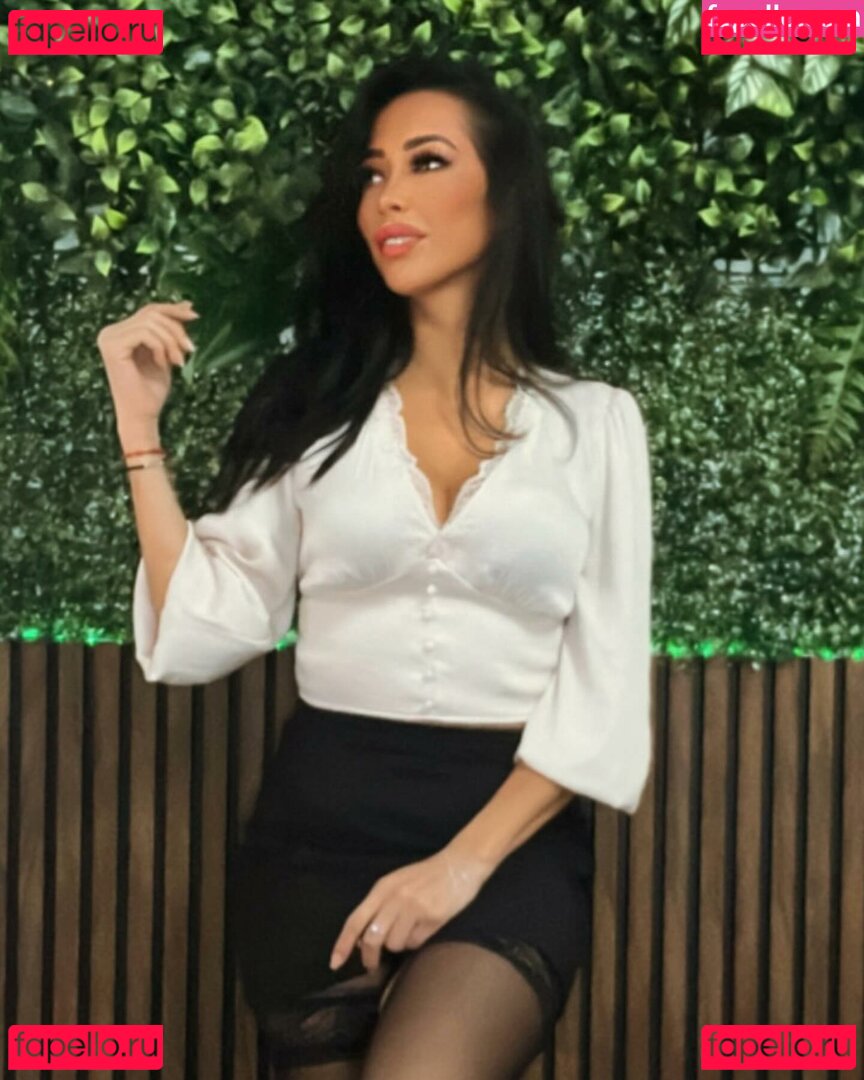 Adriana Meran / Adrianameran / https: / theadrianameran Onlyfans Photo Gallery 