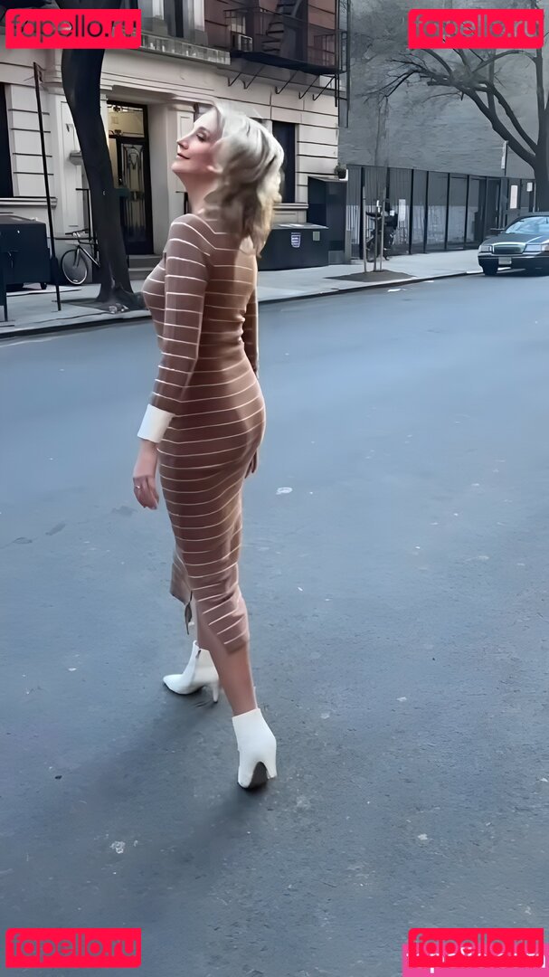 Maude Garrett / geekbomb / maudegarrett Onlyfans Photo Gallery 