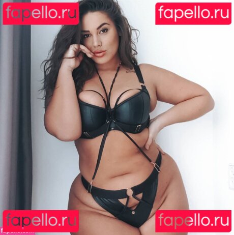 Cherella Rowena / cherellarowena / cherryoui Onlyfans Photo Gallery 