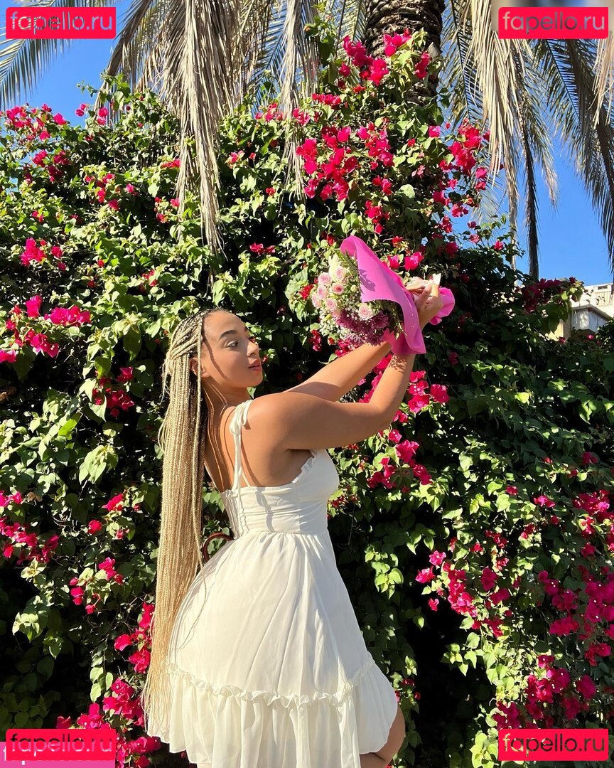 Naomi Berlin / NaomiBerlinn / thenaomiberlin Onlyfans Photo Gallery 