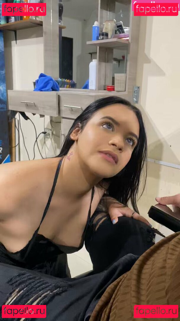 Vhalery Reina Onlyfans Photo Gallery 