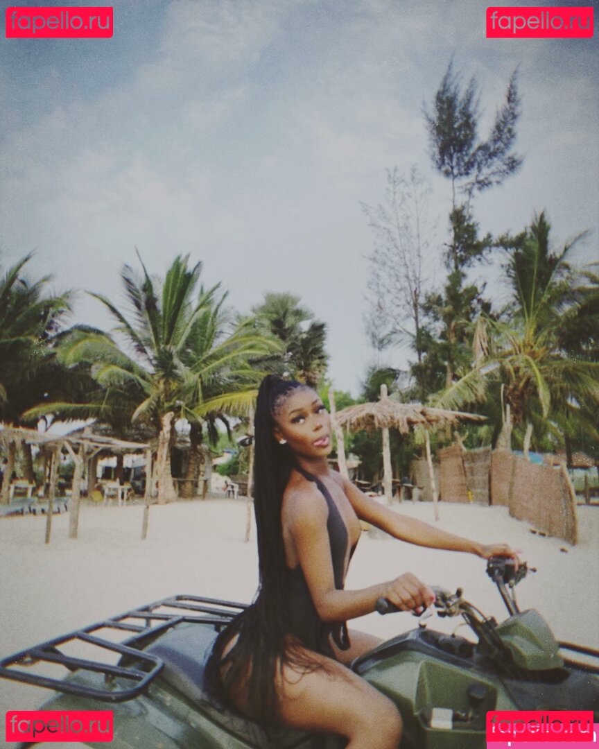 tianalaboor Onlyfans Photo Gallery 