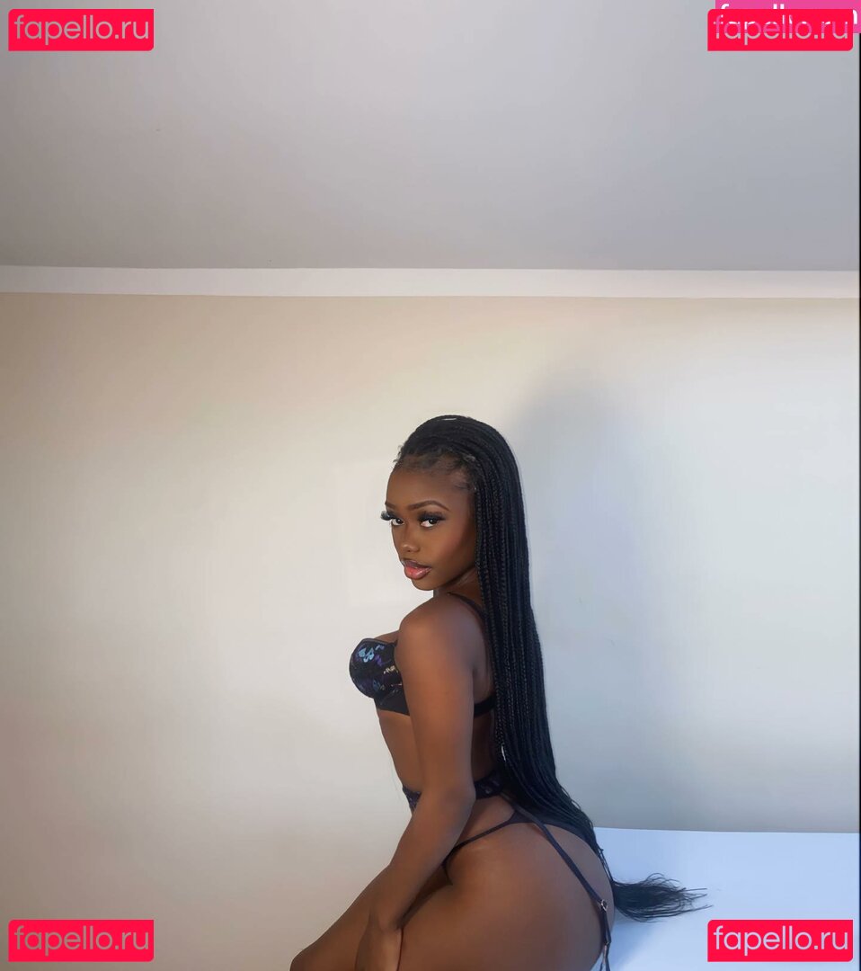 tianalaboor Onlyfans Photo Gallery 