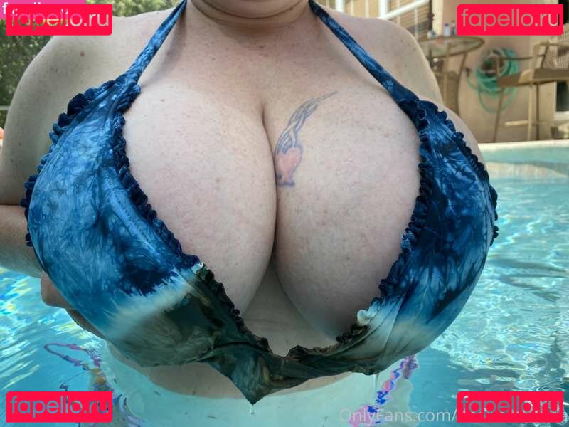Boobzilla / amazingboobzilla / desireedeluca Onlyfans Photo Gallery 