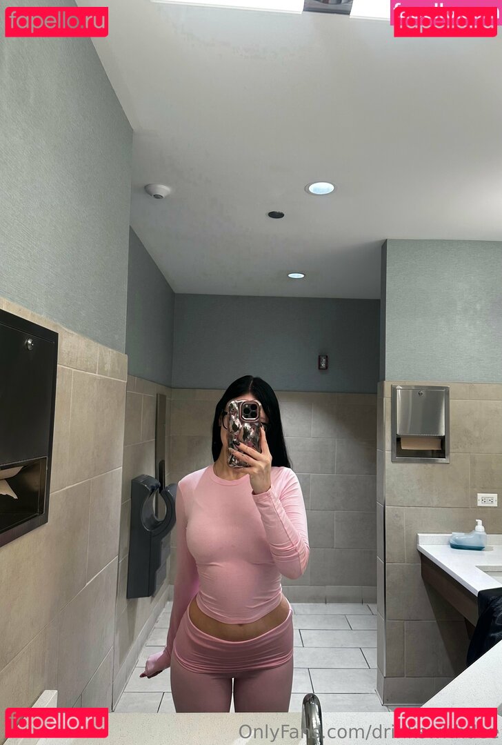 Deebellle / drinkswithdee Onlyfans Photo Gallery 