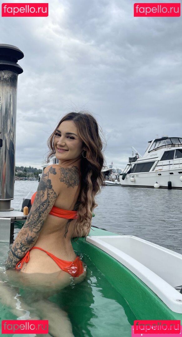 Baristatbaby / stripitdownt Onlyfans Photo Gallery 