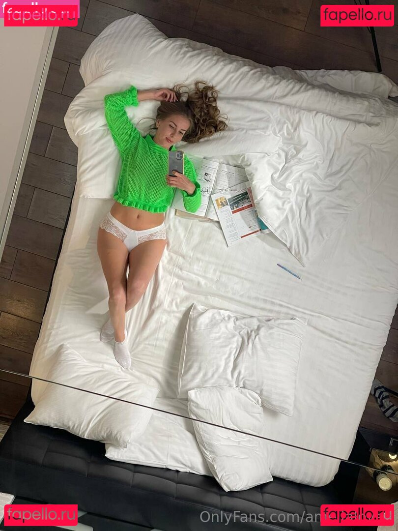 latex_velma / lustvelma Onlyfans Photo Gallery 