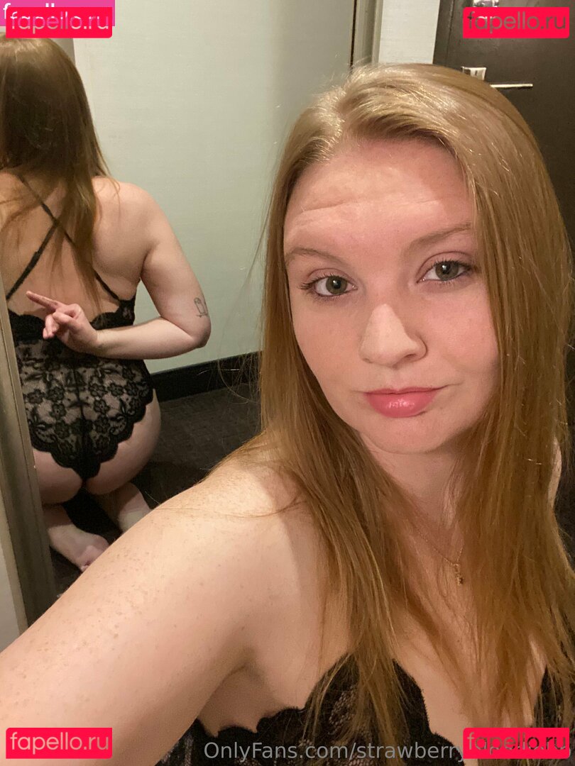strawberryblondiebb / thyckredbbw24 Onlyfans Photo Gallery 