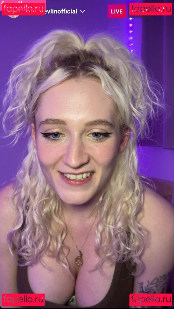 Janet Devlin / JanetJealousy / janetdevlinofficial Onlyfans Photo Gallery 