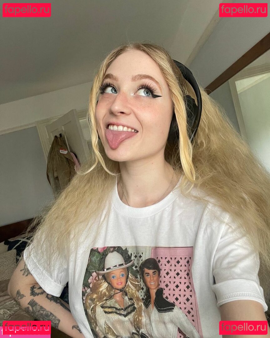 Janet Devlin / JanetJealousy / janetdevlinofficial Onlyfans Photo Gallery 