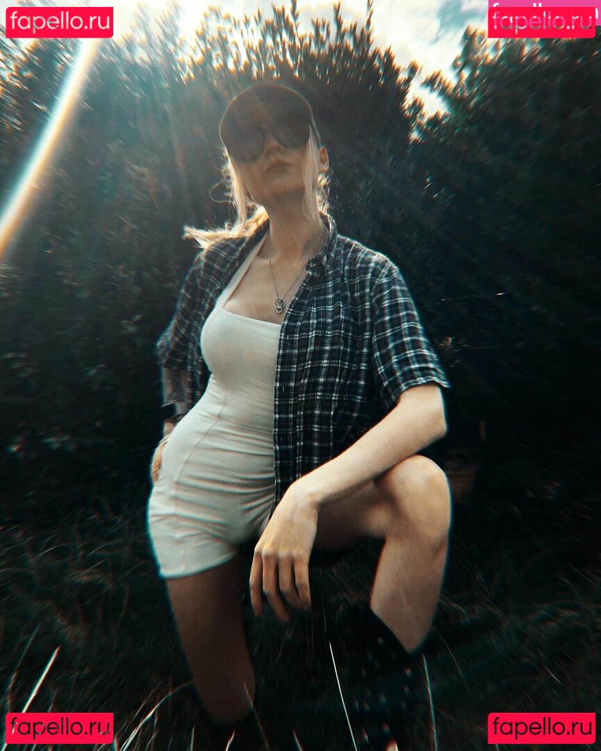 Janet Devlin / JanetJealousy / janetdevlinofficial Onlyfans Photo Gallery 