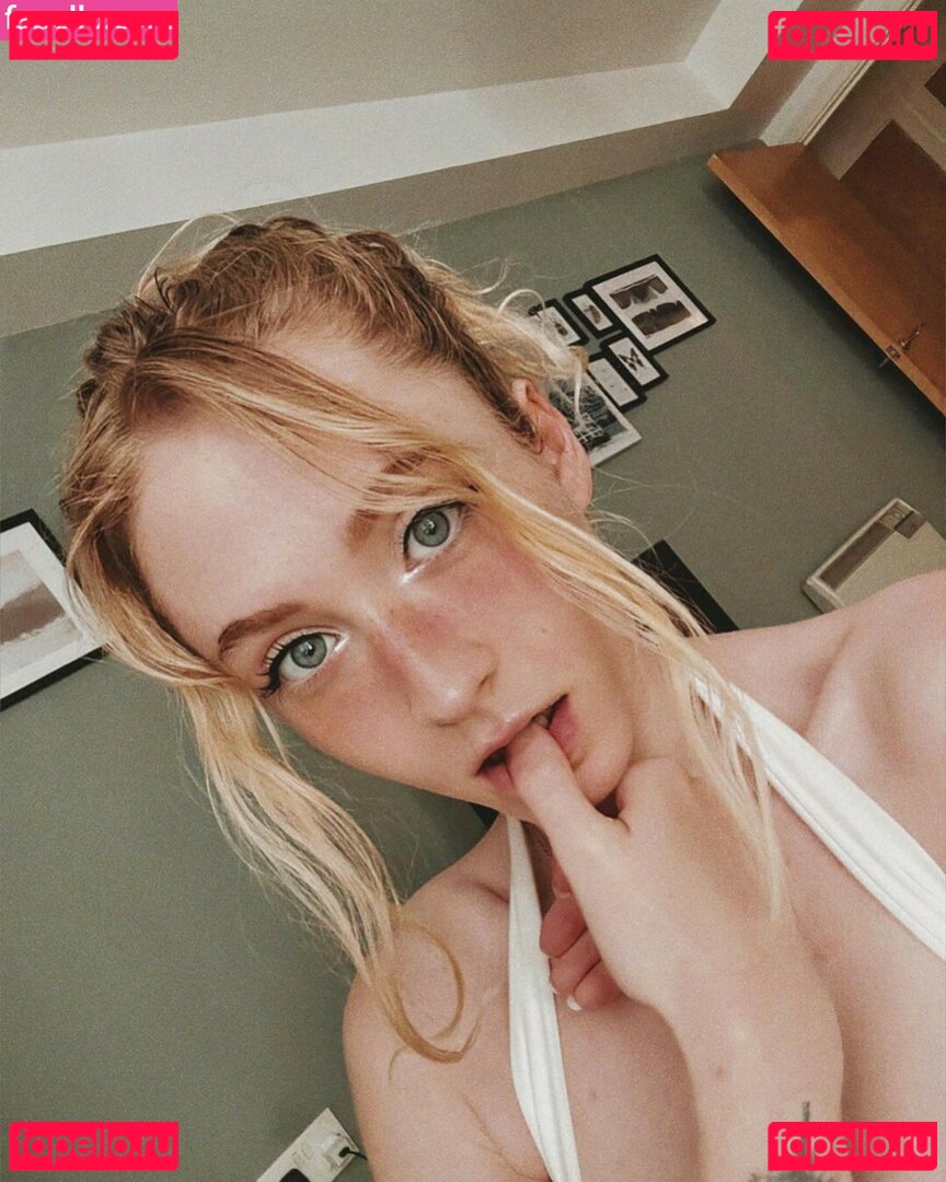 Janet Devlin / JanetJealousy / janetdevlinofficial Onlyfans Photo Gallery 