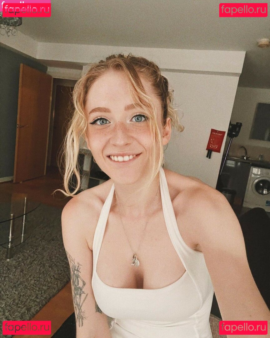 Janet Devlin / JanetJealousy / janetdevlinofficial Onlyfans Photo Gallery 