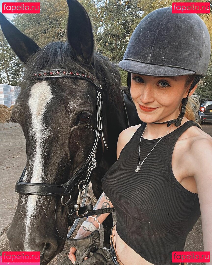 Janet Devlin / JanetJealousy / janetdevlinofficial Onlyfans Photo Gallery 