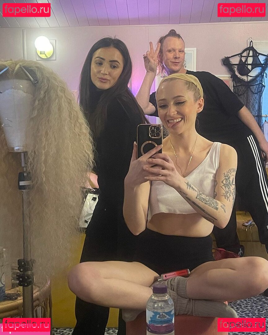 Janet Devlin / JanetJealousy / janetdevlinofficial Onlyfans Photo Gallery 