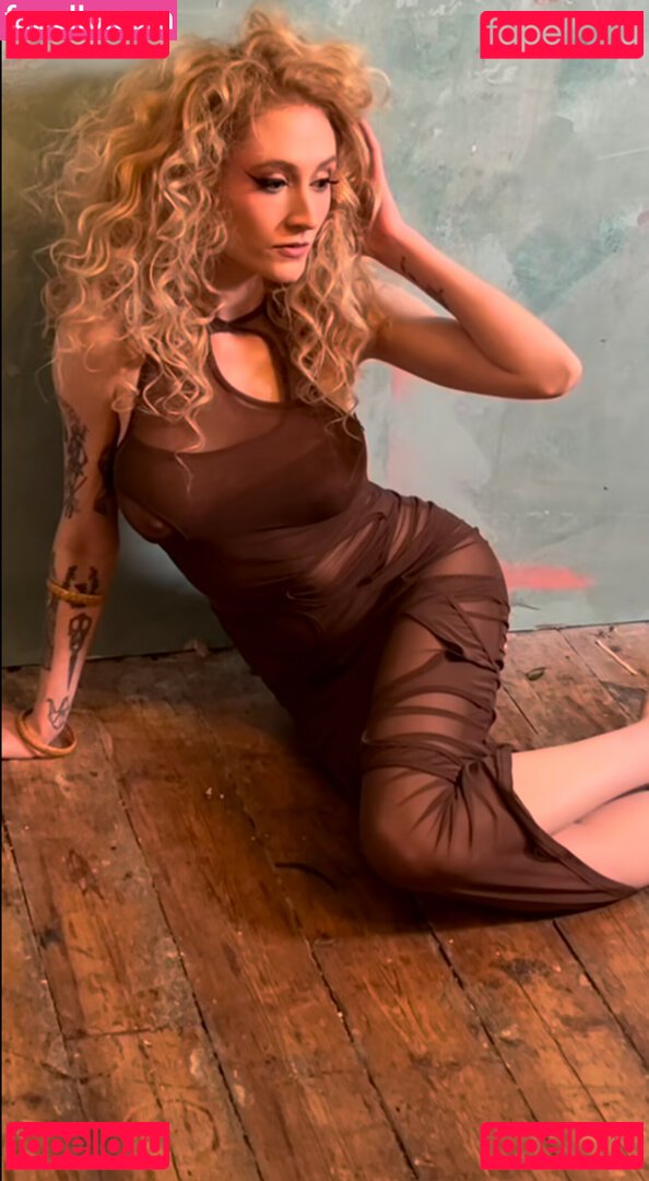 Janet Devlin / JanetJealousy / janetdevlinofficial Onlyfans Photo Gallery 