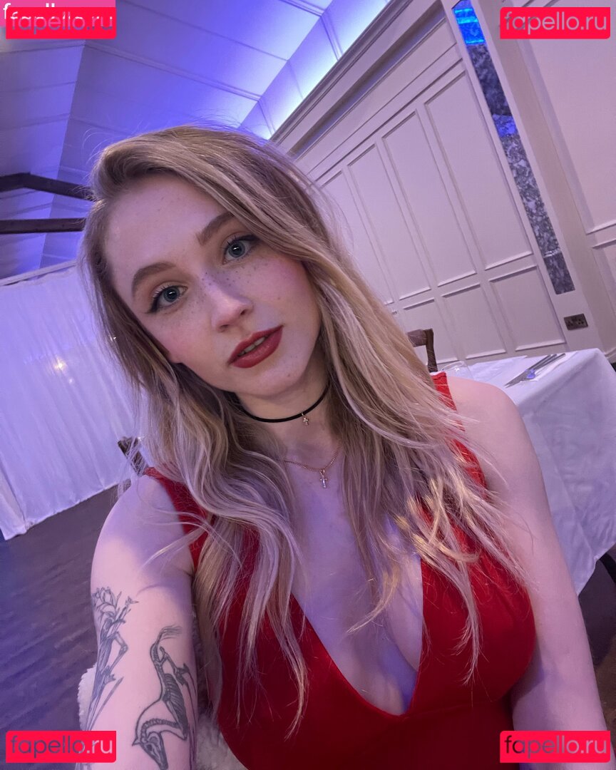 Janet Devlin / JanetJealousy / janetdevlinofficial Onlyfans Photo Gallery 