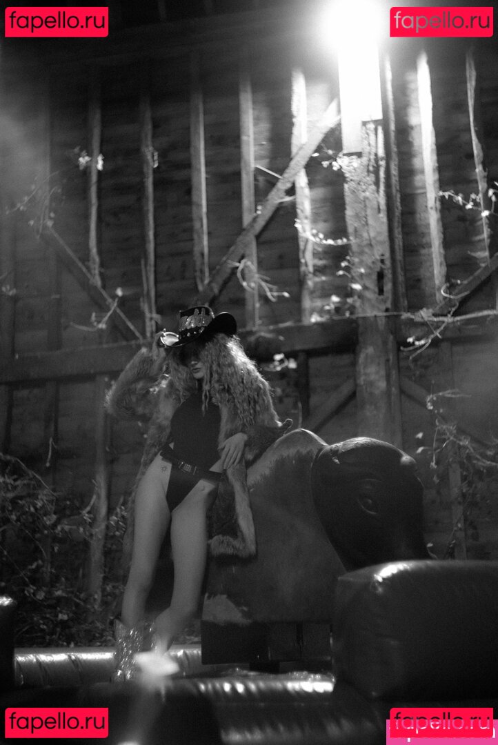 Janet Devlin / JanetJealousy / janetdevlinofficial Onlyfans Photo Gallery 