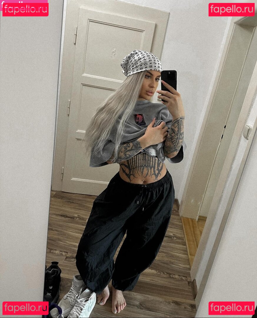 Veronica Moraya / iamvermora / vermora Onlyfans Photo Gallery 