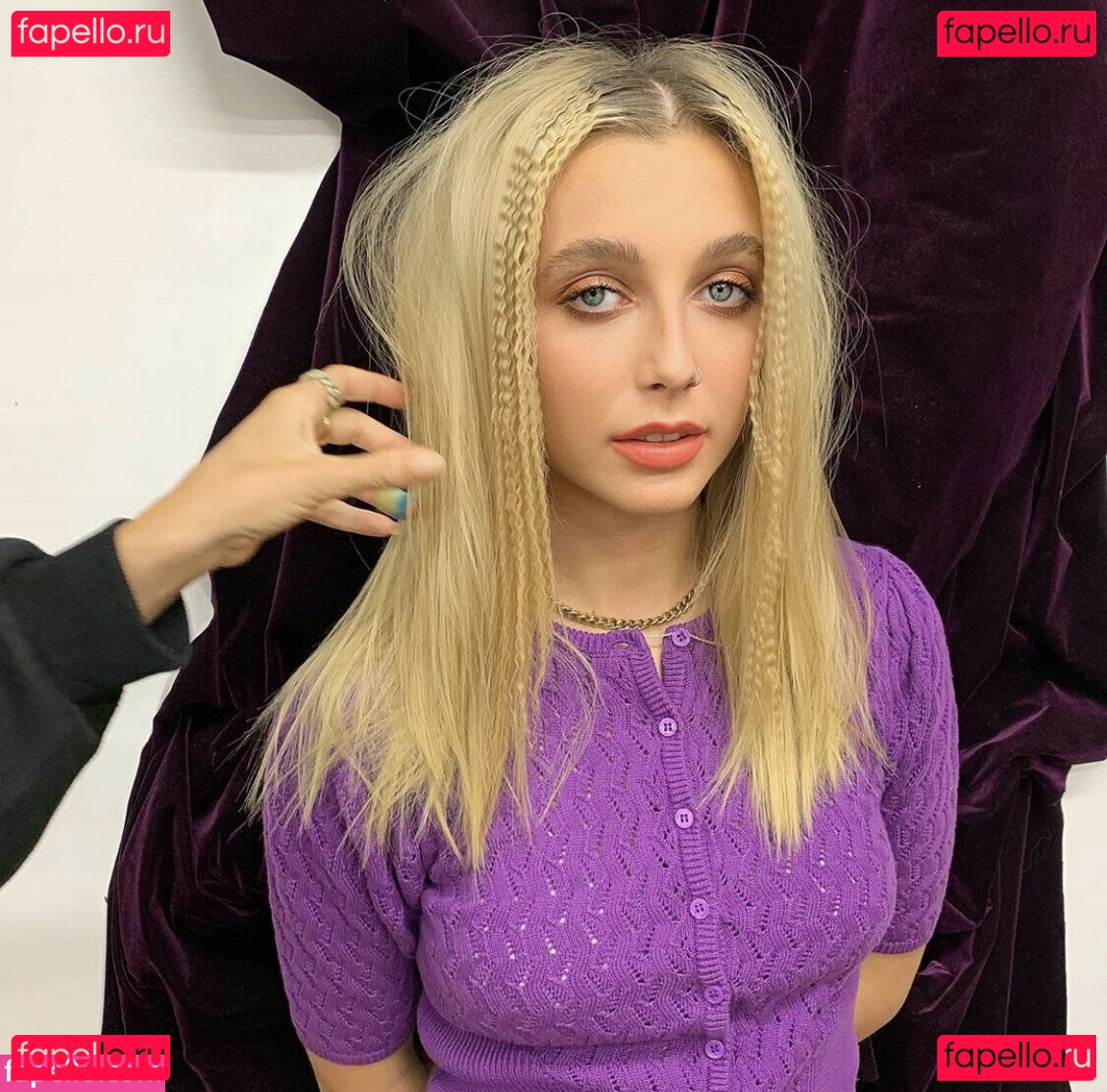 Emma Chamberlain / emmachamberlain Onlyfans Photo Gallery 