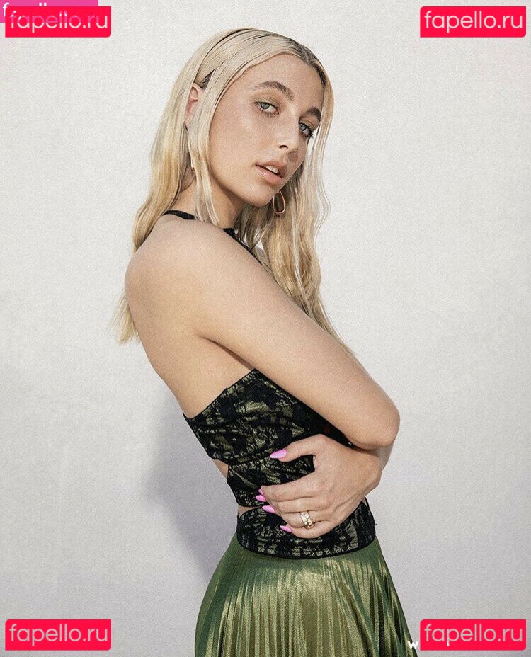 Emma Chamberlain / emmachamberlain Onlyfans Photo Gallery 