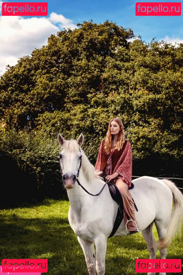 Jade Lyon / jade_lyon / jadelyon / tsjadeperfume Onlyfans Photo Gallery 