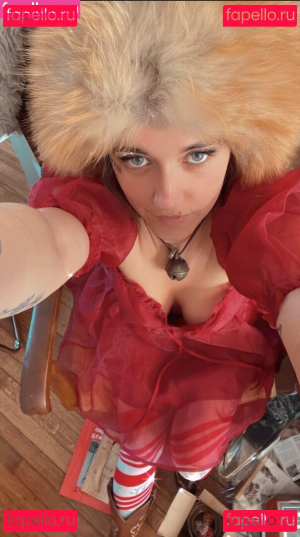 Sierra Ferrell / kcmunchkin / sierraelizabethferrell Onlyfans Photo Gallery 